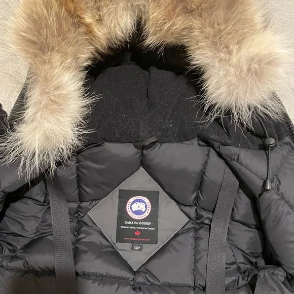 Authentic Canada Goose parka with real fur trim - Picture 5 of 6